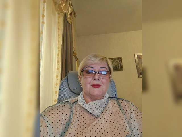 KarinkaSweet live cam on BongaCams