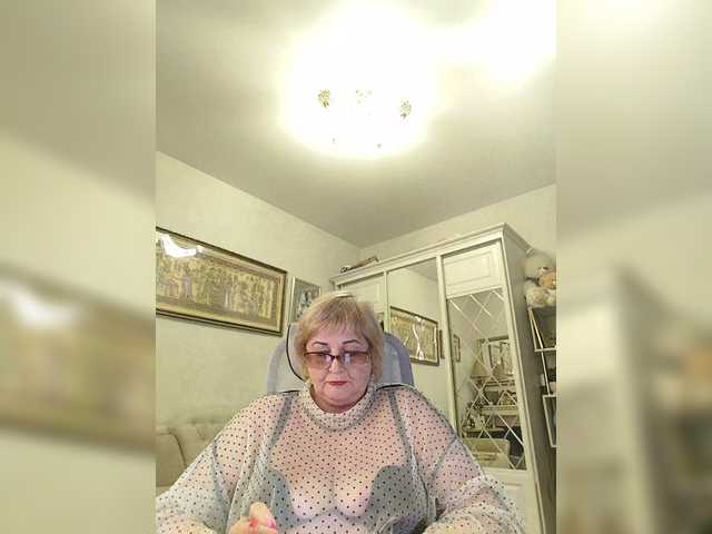 KarinkaSweet's BongaCams show and profile