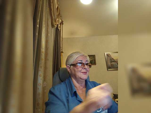 KarinkaSweet live cam on BongaCams