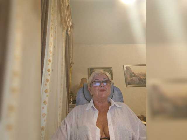 KarinkaSweet live cam on BongaCams