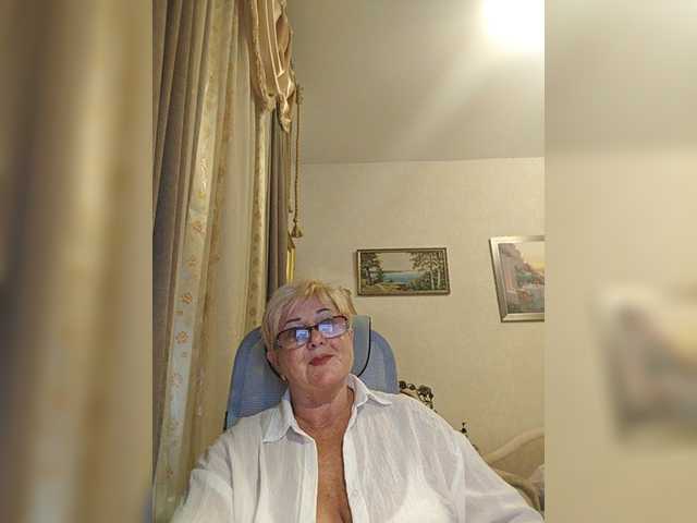 KarinkaSweet live cam on BongaCams