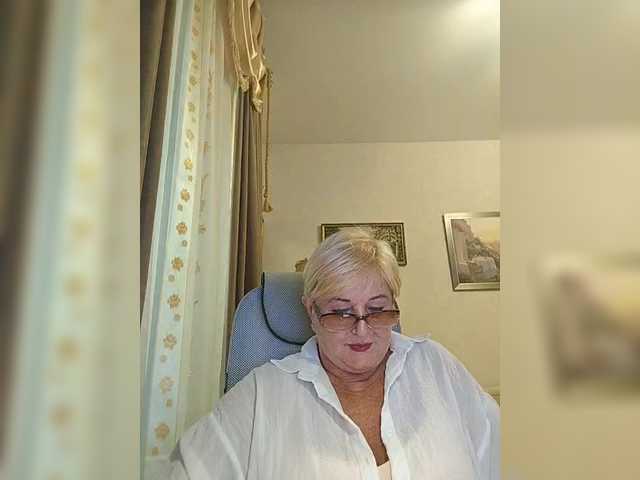 KarinkaSweet live cam on BongaCams