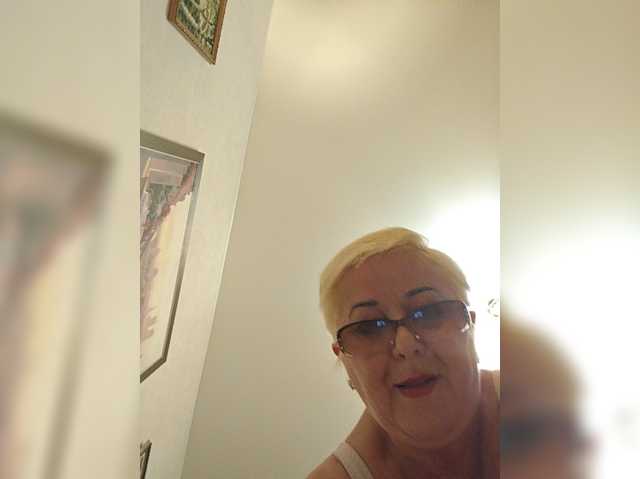KarinkaSweet live cam on BongaCams