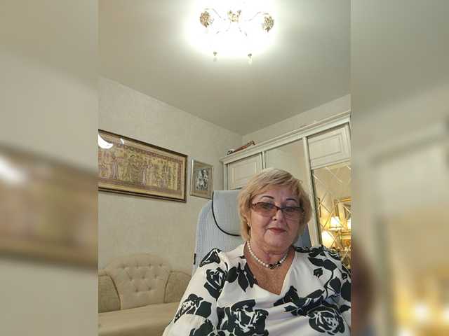 KarinkaSweet's BongaCams show and profile