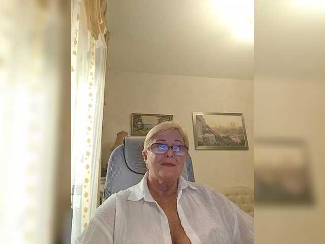 KarinkaSweet live cam on BongaCams