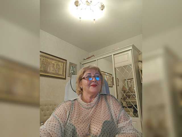 KarinkaSweet's BongaCams show and profile