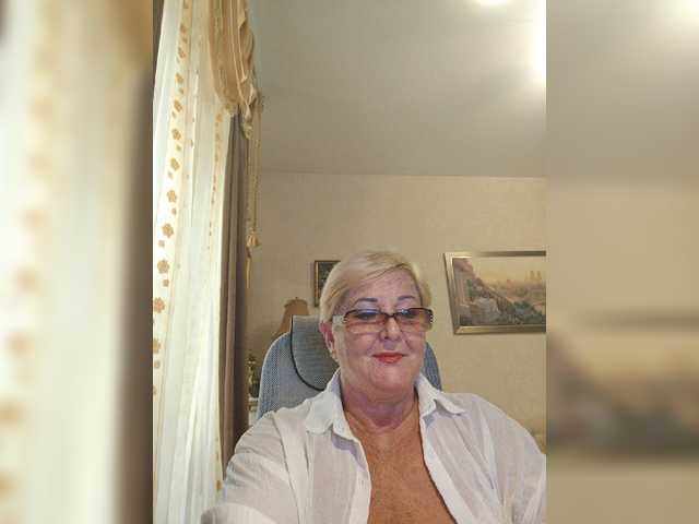 KarinkaSweet live cam on BongaCams