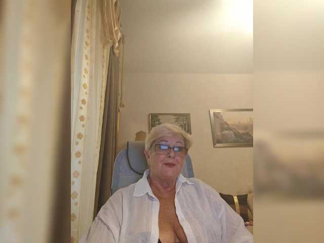 KarinkaSweet live cam on BongaCams
