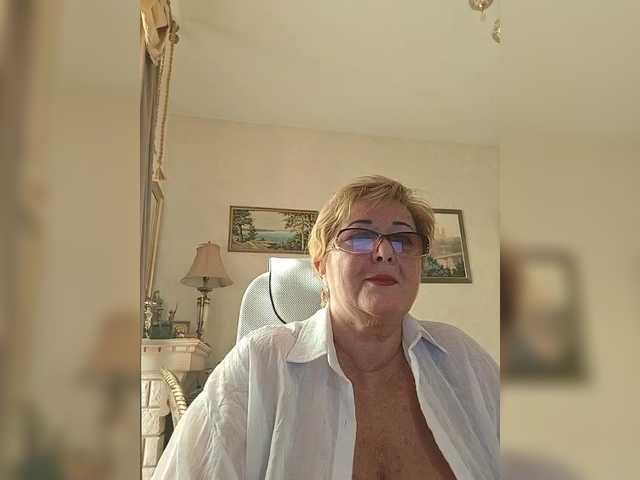 KarinkaSweet live cam on BongaCams