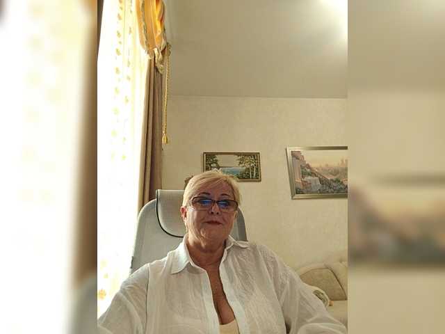 KarinkaSweet live cam on BongaCams