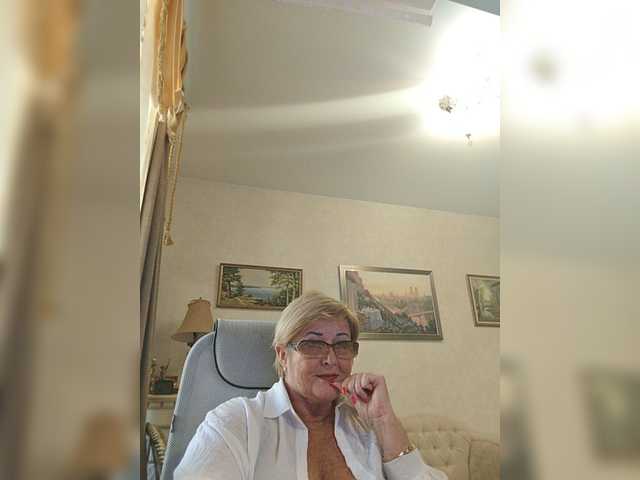 KarinkaSweet live cam on BongaCams