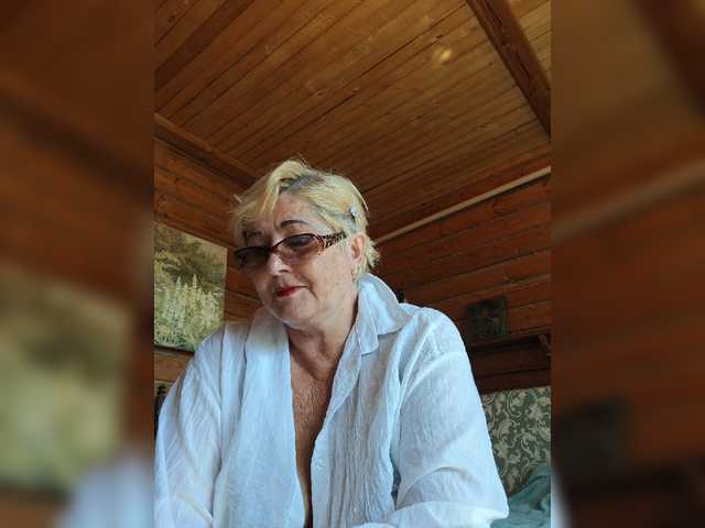 KarinkaSweet live cam on BongaCams