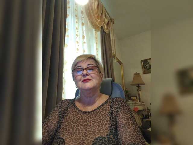 KarinkaSweet live cam on BongaCams