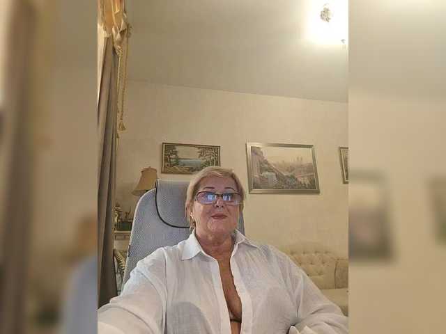 KarinkaSweet live cam on BongaCams