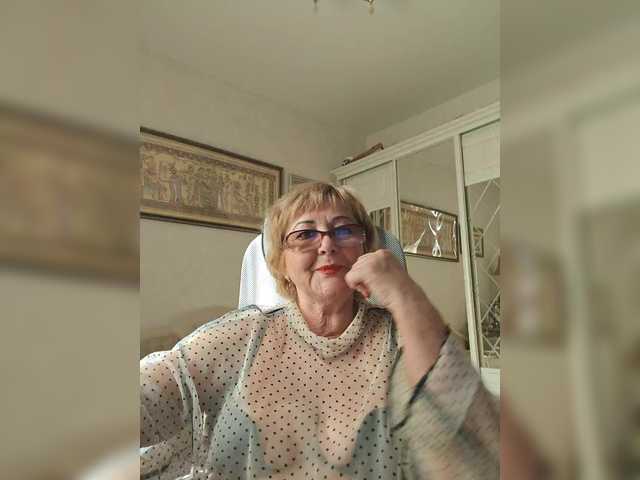 KarinkaSweet's BongaCams show and profile