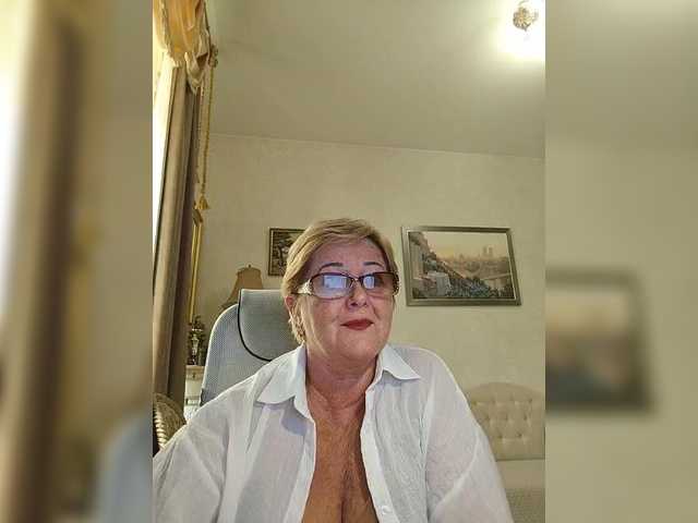 KarinkaSweet live cam on BongaCams