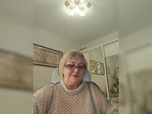 KarinkaSweet's BongaCams show and profile