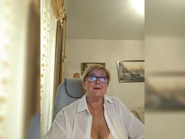 KarinkaSweet live cam on BongaCams