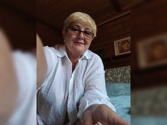 KarinkaSweet live cam on BongaCams