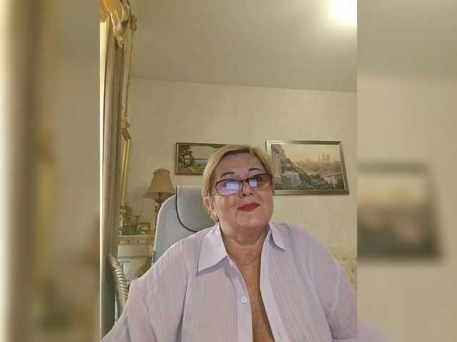 KarinkaSweet live cam on BongaCams