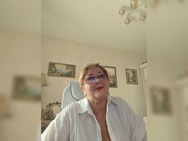 KarinkaSweet live cam on BongaCams