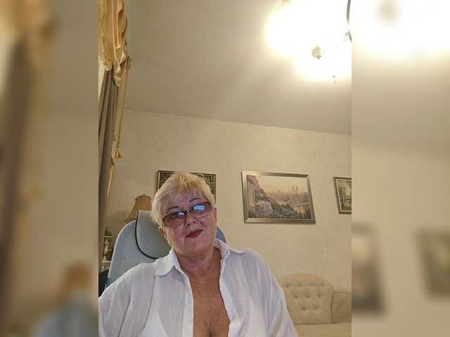 KarinkaSweet live cam on BongaCams
