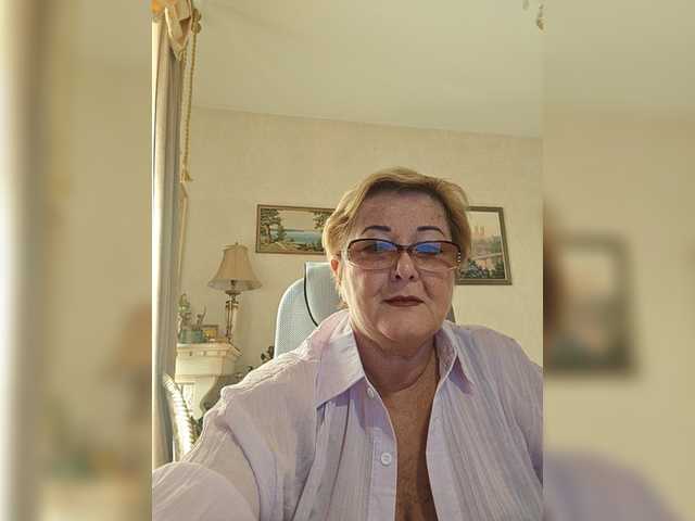KarinkaSweet live cam on BongaCams