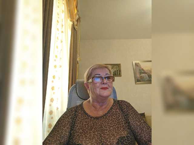 KarinkaSweet live cam on BongaCams