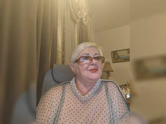 KarinkaSweet live cam on BongaCams