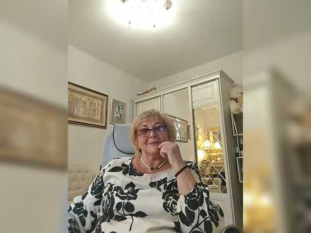 KarinkaSweet's BongaCams show and profile