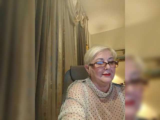 KarinkaSweet live cam on BongaCams