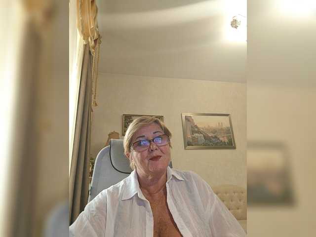 KarinkaSweet live cam on BongaCams