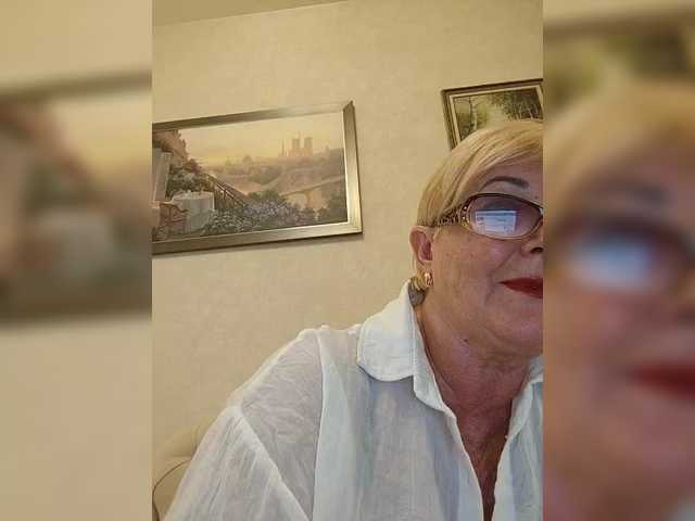 KarinkaSweet live cam on BongaCams