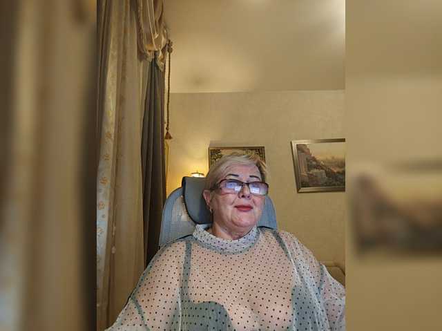 KarinkaSweet live cam on BongaCams