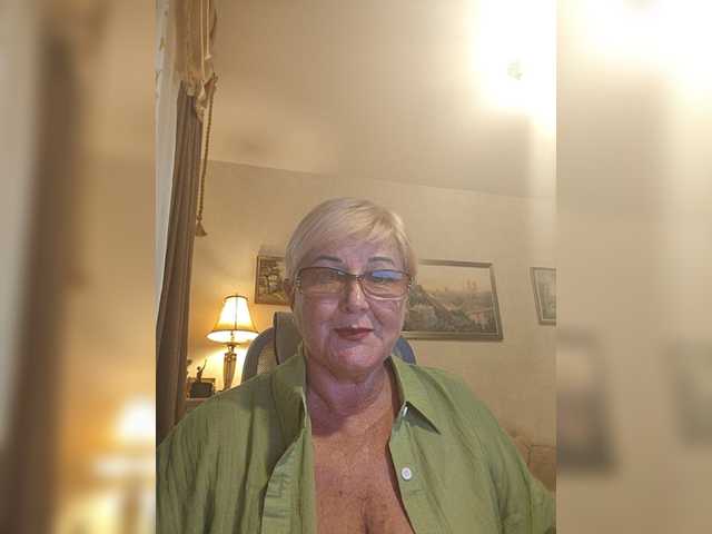 KarinkaSweet live cam on BongaCams