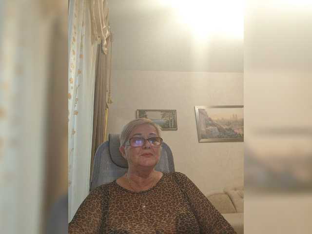 KarinkaSweet live cam on BongaCams