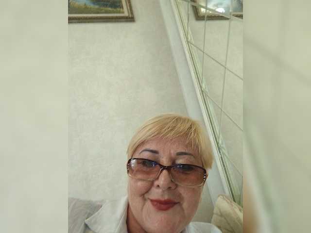 KarinkaSweet live cam on BongaCams
