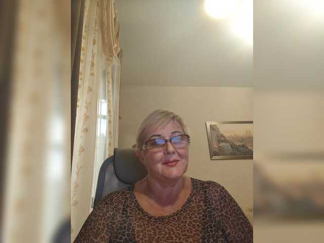 KarinkaSweet live cam on BongaCams