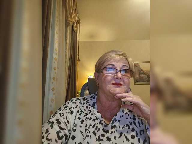 KarinkaSweet live cam on BongaCams