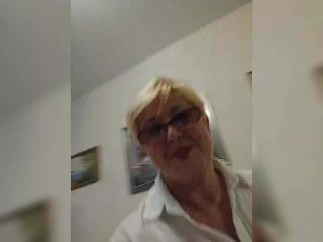 KarinkaSweet live cam on BongaCams