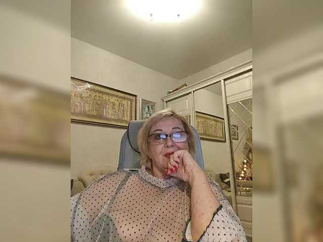 KarinkaSweet's BongaCams show and profile