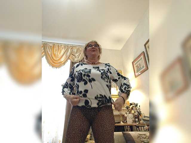 KarinkaSweet's BongaCams show and profile