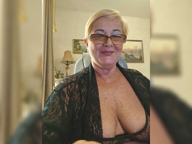 KarinkaSweet live cam on BongaCams