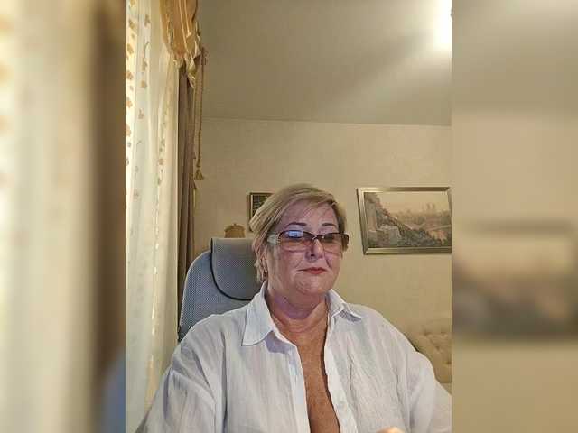 KarinkaSweet live cam on BongaCams