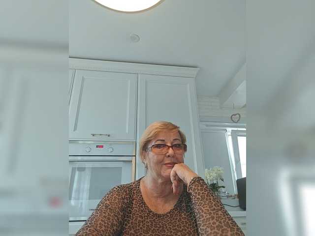KarinkaSweet live cam on BongaCams