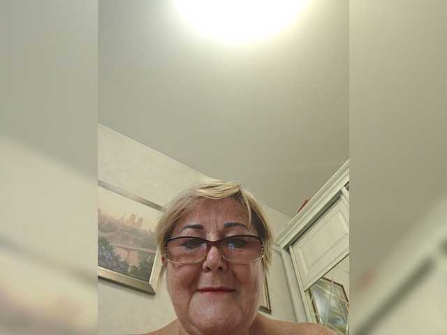 KarinkaSweet live cam on BongaCams