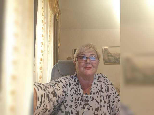 KarinkaSweet live cam on BongaCams