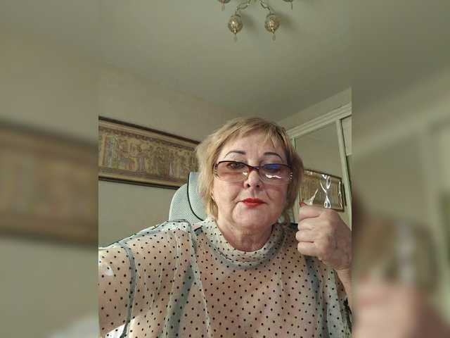 KarinkaSweet's BongaCams show and profile