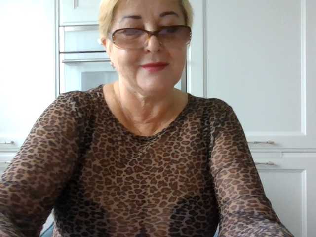 KarinkaSweet live cam preview