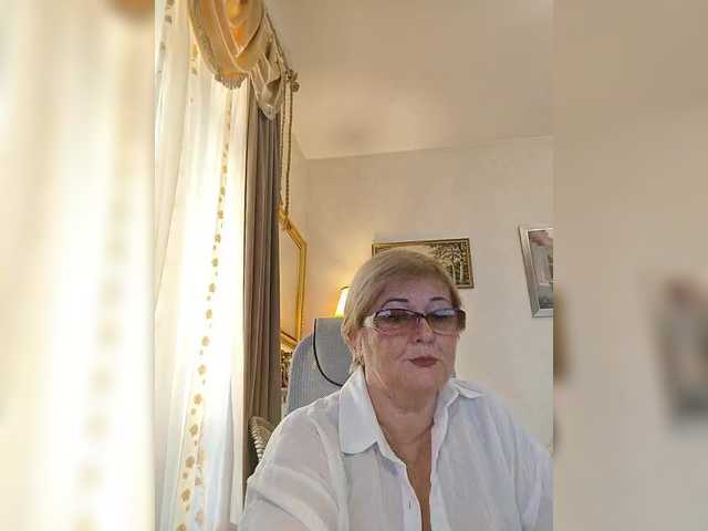 KarinkaSweet live cam on BongaCams